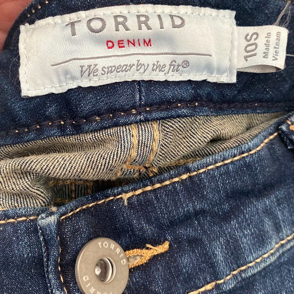 NWT Torrid Slim Bootcut Mid Rise Stretch Jean, size 10 S - Picture 10 of 13